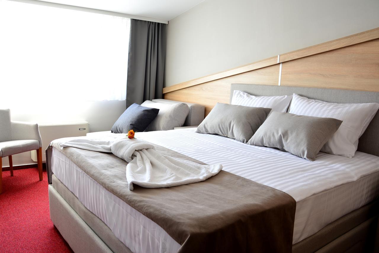 Hotel Dolenjc โนโวเมสโต ภายนอก รูปภาพ